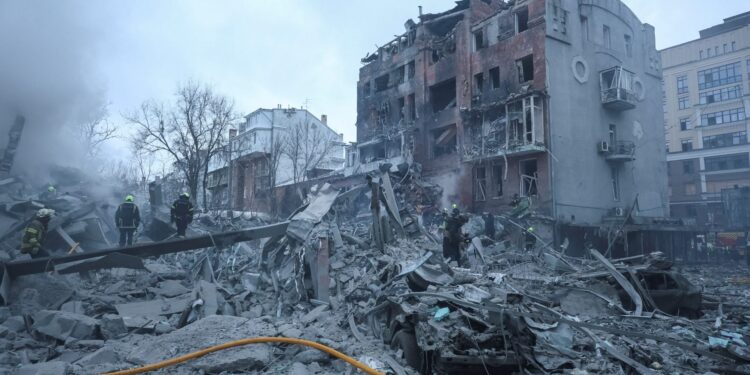 Russische aanval in Charkov: 15 gewonden door bombardement