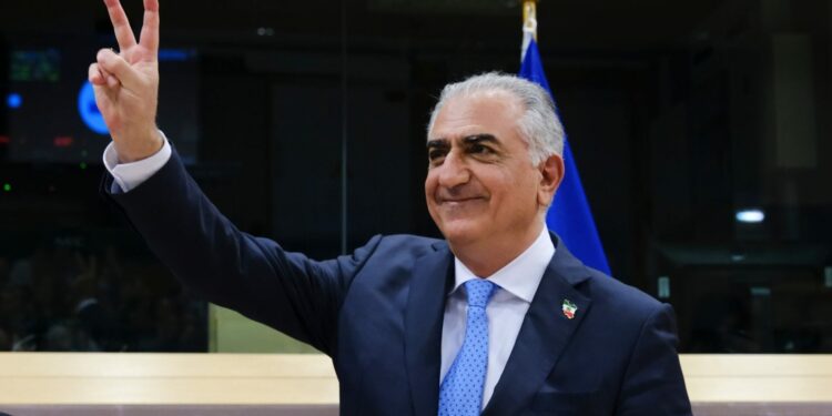 Pahlavi roept op tot landelijke mobilisatie voor terugkeer naar Iran.