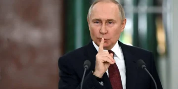 De kracht van stilte: waarom zwijgen goud is voor Poetin