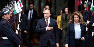 Rumen Radev draagt presidentschap over aan Iliana Yotova in Bulgarije.