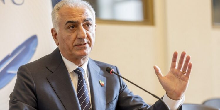 Geheime ontmoeting tussen Witkoff en verbannen zoon sjah van Iran