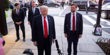 Trump’s schoenen voor Rubio en Vance te groot