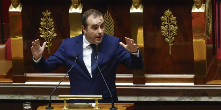 Franse begroting zonder stemming goedgekeurd dankzij grondwetsartikel