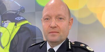 West Midlands politiechef Guildford met pensioen na controverse met Maccabi Tel Aviv fans.