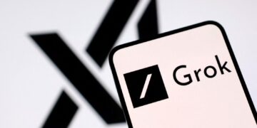 Ofcom onderzoekt X na meldingen van AI-chatbot Grok die seksueel getinte afbeeldingen van kinderen creëert.