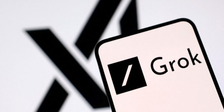 Ofcom onderzoekt X na meldingen van AI-chatbot Grok die seksueel getinte afbeeldingen van kinderen creëert.