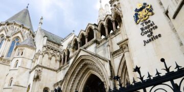 Moordenaar krijgt £7,500 compensatie voor schending van mensenrechten.