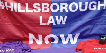 Wet Hillsborough uitgesteld na kritiek.