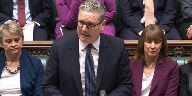 MPs stemmen over inzet troepen in Oekraïne, aldus Starmer.