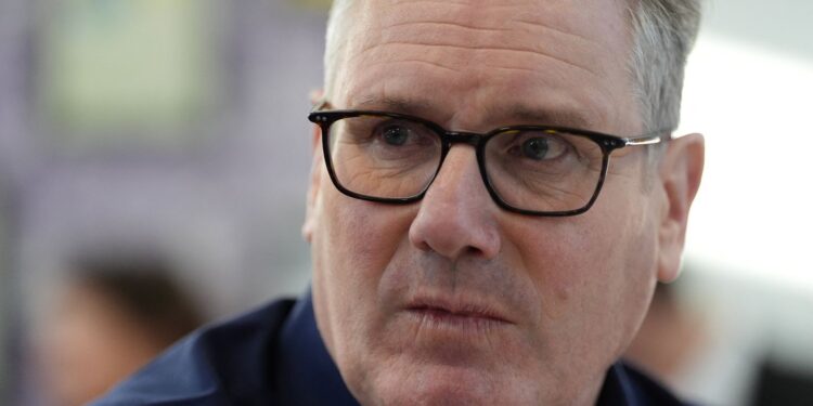 Rebel MP schaamt zich voor Sir Keir Starmer in escalatie justitieconflict.