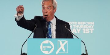 Nigel Farage verdubbelt inzet met £5 miljoen voor lokale verkiezingscampagne