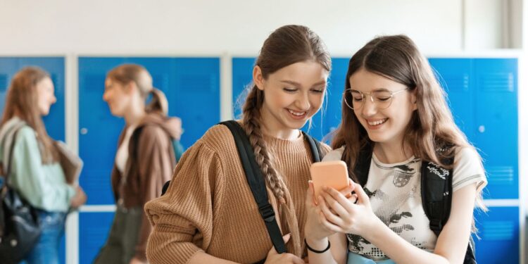 Nieuwe app geeft leerlingen digitaal inzicht in GCSE-resultaten vanaf zomer 2026.