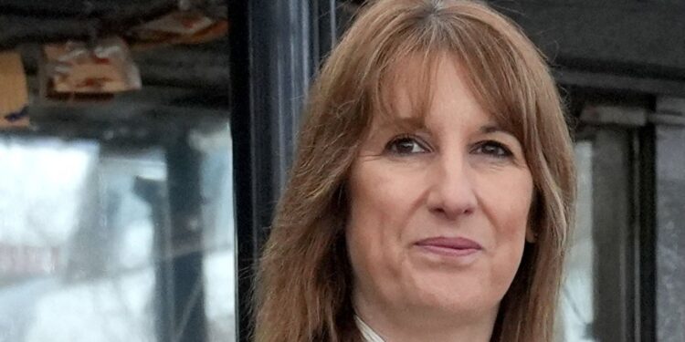 Werknemers benadeeld ten gunste van gepensioneerden, zegt analyse.