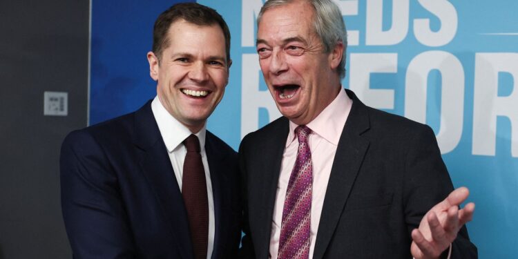 Robert Jenrick stapt over naar Reform na ontslag door Kemi Badenoch.