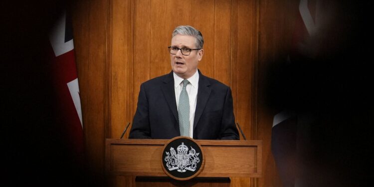 Starmer ernstig door crisis in NAVO: schaal wordt duidelijk.