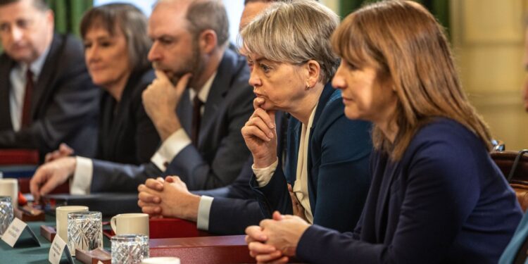 Onvrede in kabinet over verhoging bedrijfsbelasting – horeca gewaarschuwd niet te protesteren.