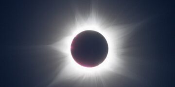 Europa’s eerste totale zonsverduistering in 27 jaar en andere astronomische gebeurtenissen