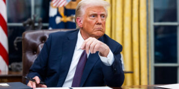 Waarom Trump aarzelt Iran aan te vallen: zorgen over effect op regime.