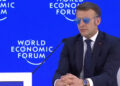Emmanuel Macron draagt zonnebril in Davos vanwege oogprobleem