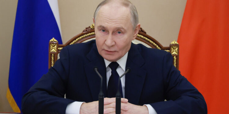 Poetins geheime decreten in 2025: wat verborgen agenda’s onthullen.