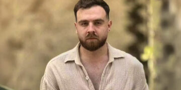 Erfan Soltani leeft en herenigd met familie, volgens Iraanse Mensenrechtenorganisatie