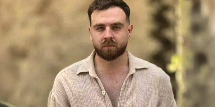 Erfan Soltani leeft en herenigd met familie, volgens Iraanse Mensenrechtenorganisatie