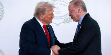 Trump en Erdogan bespreken Syrië, Gaza en IS: telefoongesprek onthult internationale zorgen.