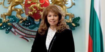 Eerste vrouwelijke president van Bulgarije na aftreden Radev