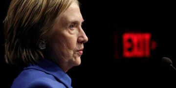 Hillary Clinton eist transparantie in Epstein-zaak