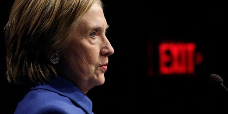 Hillary Clinton eist transparantie in Epstein-zaak