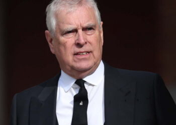 Minister van Handel eist aftreden Prins Andrew: arrogant en onbekwaam.