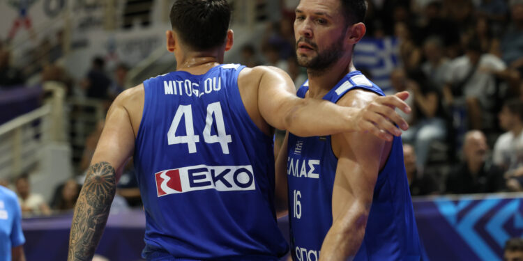 Spannende wedstrijd tussen Griekenland en Montenegro eindigt in 7-5 voor Griekenland.