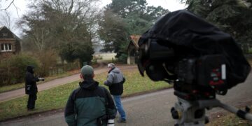 Britse autoriteiten bezorgd over betrokkenheid Andrew – Starmer: ‘Niemand boven wet’.