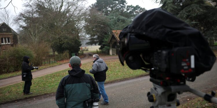 Britse autoriteiten bezorgd over betrokkenheid Andrew – Starmer: ‘Niemand boven wet’.