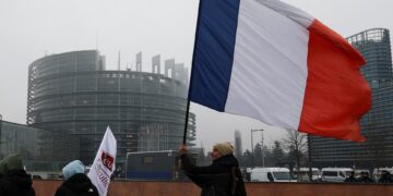 Fransen bezorgd over veiligheid en EU-defensie.