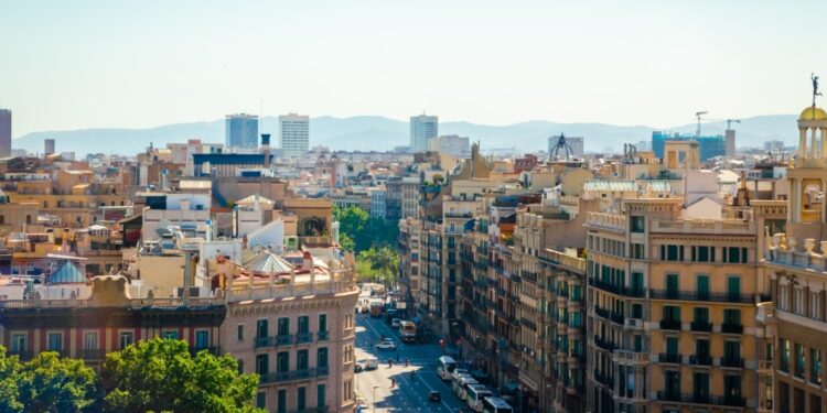 Barcelona verdubbelt toeristenbelasting: nu tot €15 per nacht
