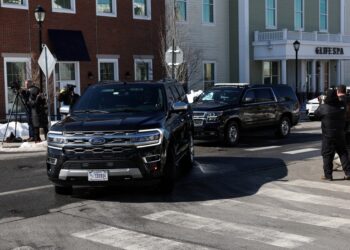 Bill Clinton zegt geen kennis te hebben van misdaden Epstein