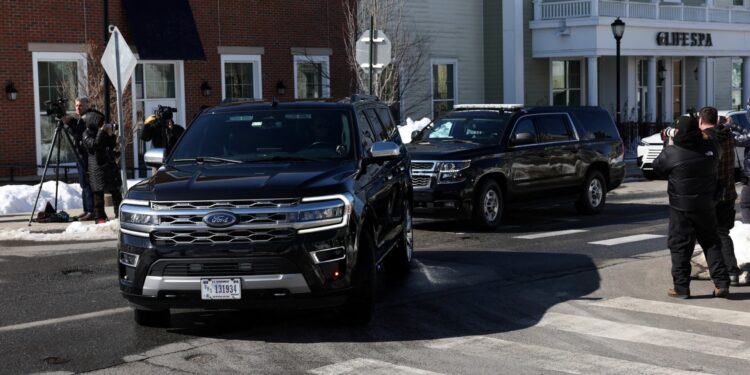 Bill Clinton zegt geen kennis te hebben van misdaden Epstein