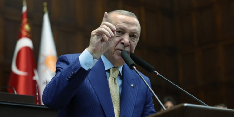 Erdogan steunt Ramadanvieringen op scholen in Turkije