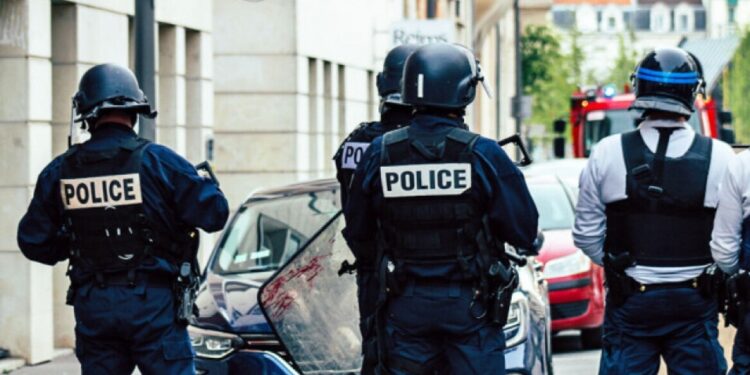 Vader ontdekt twee dode baby’s in vriezer: horror in Frankrijk