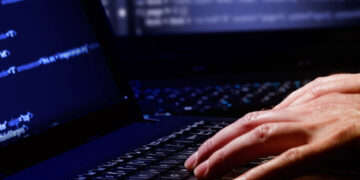 Hackers lekken klantgegevens van telecombedrijf op Dark Web