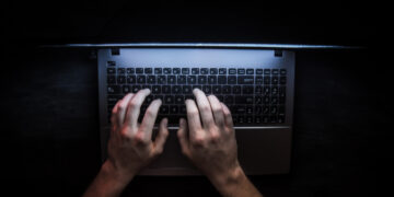 Spaanse politie arresteert hackers in luxe hotels voor centfraude