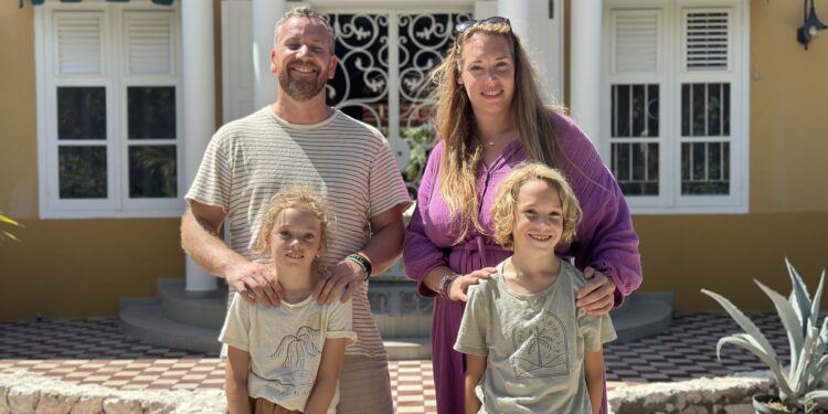 Van nachtmerrie naar paradijs: Jamie en Alex’s boutique-hotel avontuur op Curaçao.