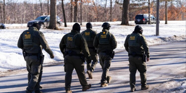 ICE detentie-explosie: duizenden immigranten illegaal verklaard in VS