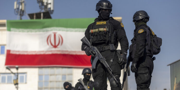 Onmenselijke martelingen in Iraanse gevangenissen: vrouwen verkracht en baarmoeder verwijderd