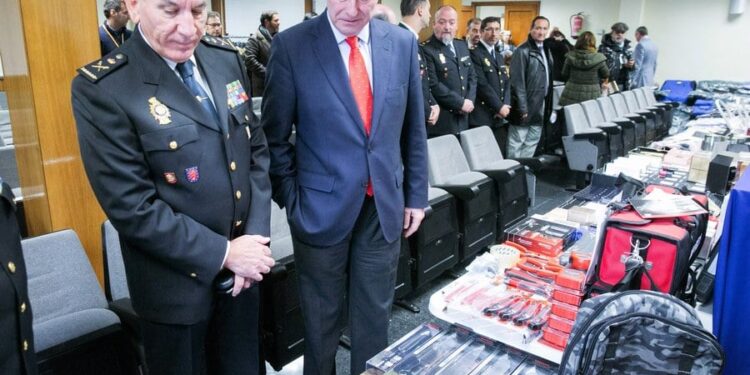 Plaatsvervangend politiechef Spanje neemt ontslag na beschuldiging van verkrachting