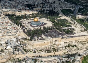 Italië waarschuwt tegen reizen naar Iran en Israël.