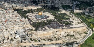 Italië waarschuwt tegen reizen naar Iran en Israël.