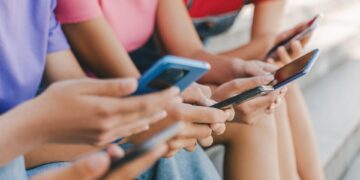 Polen overweegt verbod op sociale media voor jongeren onder 15