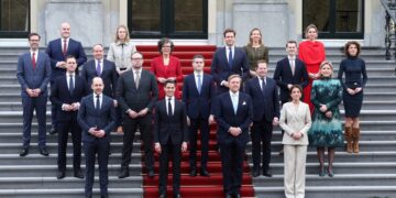 Rob Gotten beëdigd als leider van centristische regering